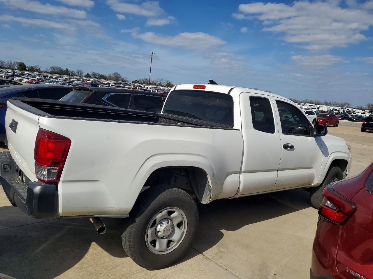 2016 Toyota Tacoma SR