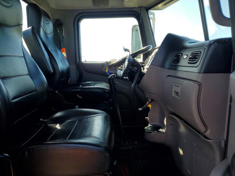 2013 Peterbilt 384