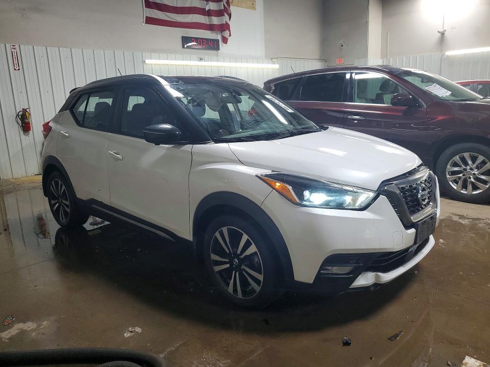 2020 Nissan Kicks sr
