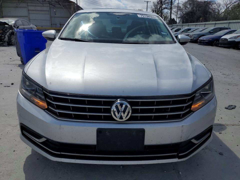 2018 Volkswagen Passat se