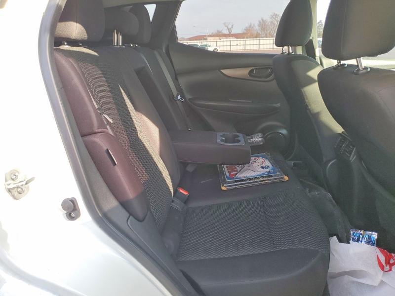 2022 Nissan Rogue Sport s