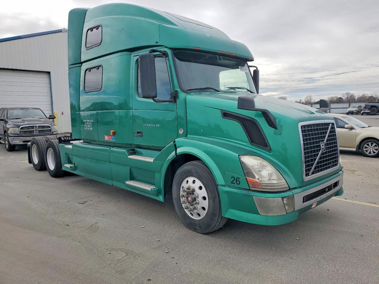 2007 Volvo VNL Semi Truck