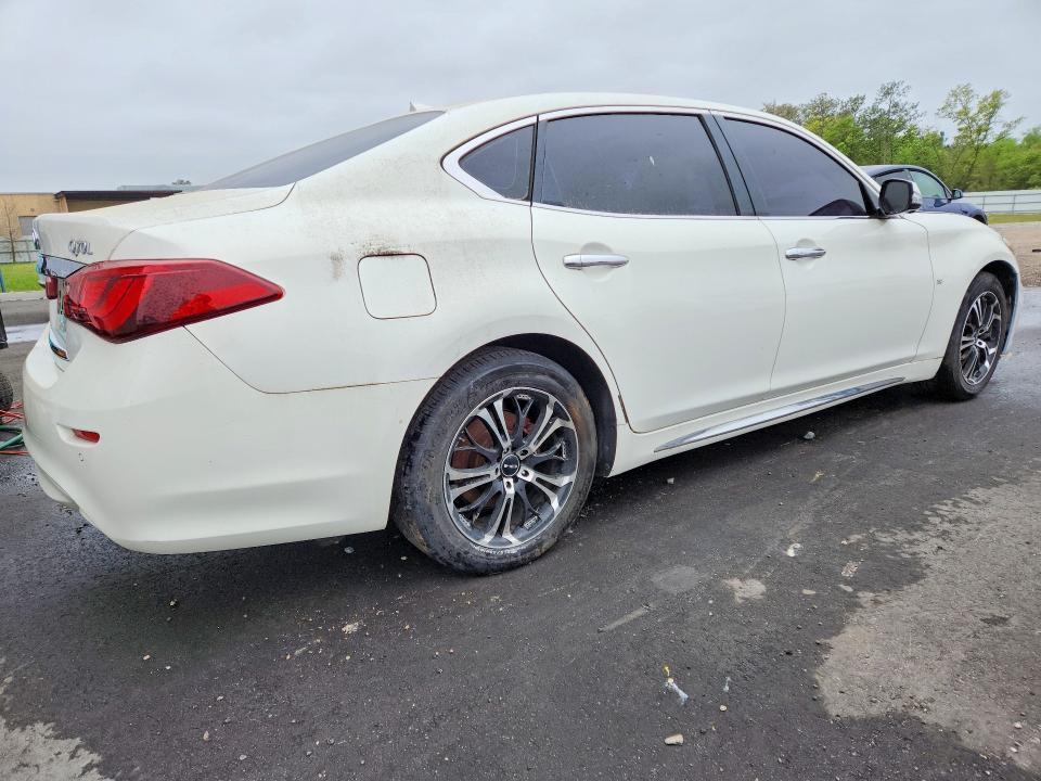 2015 Infiniti Q70 3.7