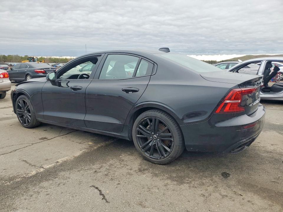 2022 Volvo S60 B5 Momentum