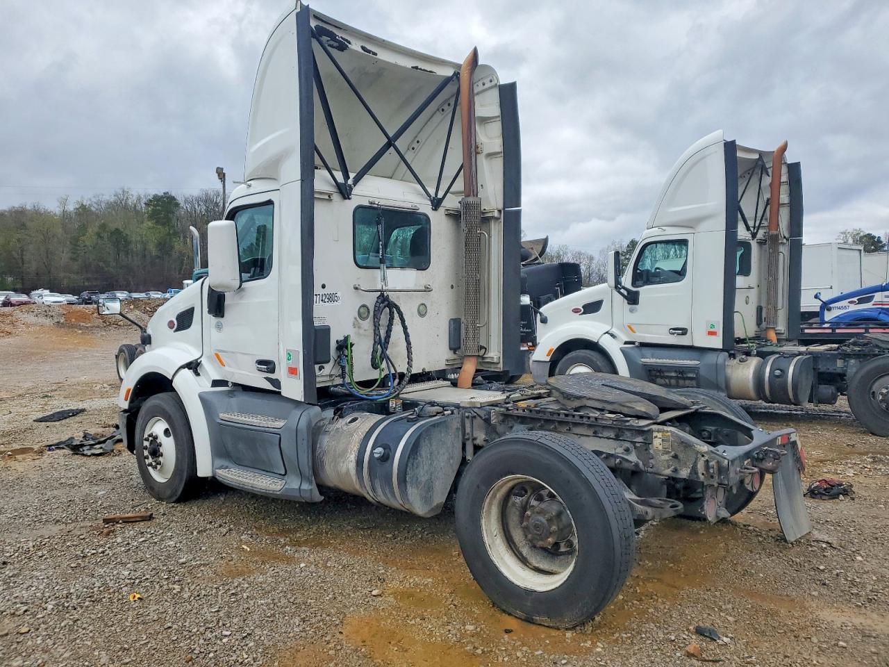 2017 Peterbilt 579 Semi Truck