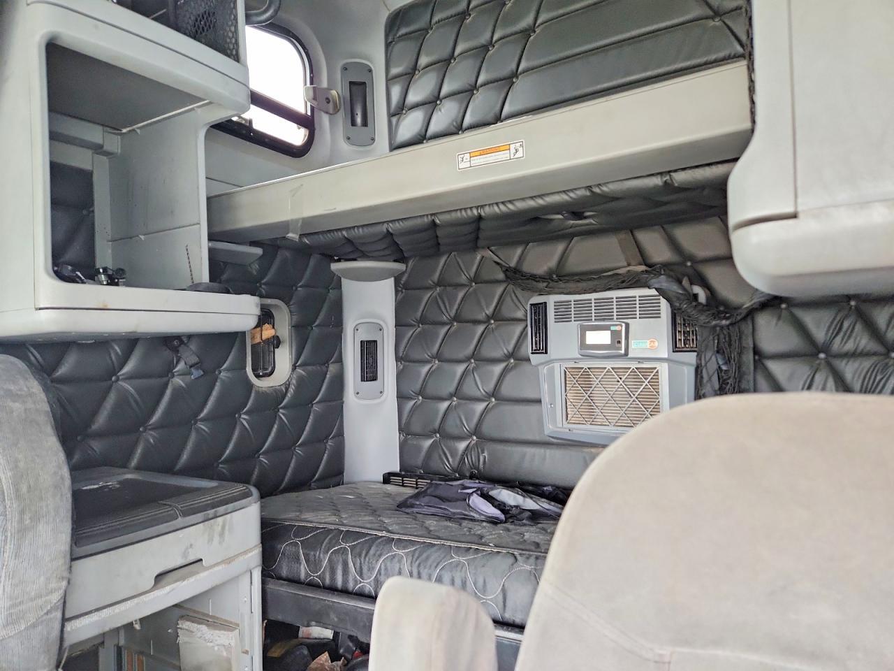 2010 Freightliner Columbia Semi Truck