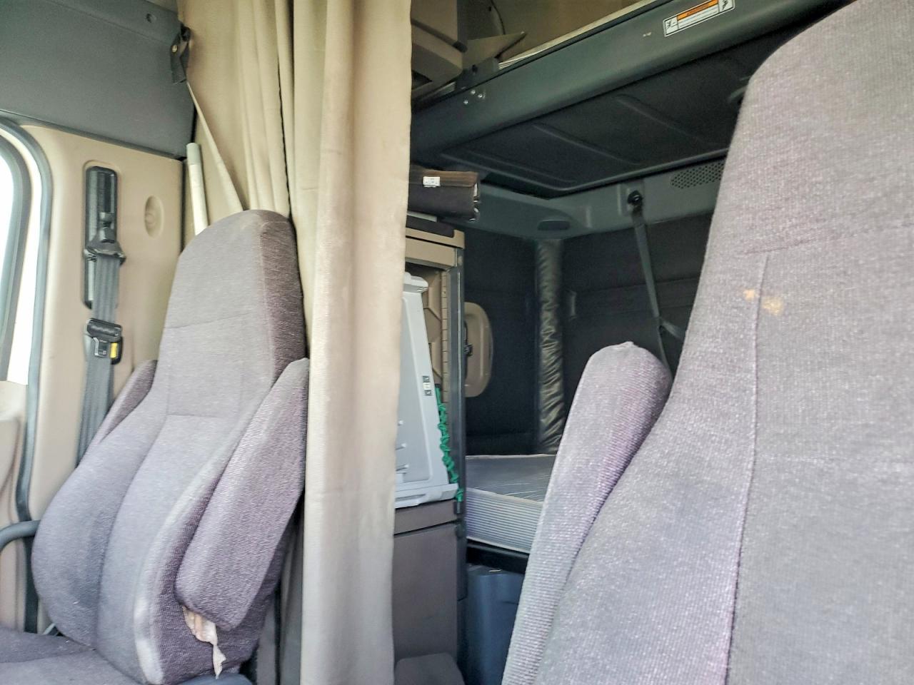 2014 Freigliner 2014 Freightliner Cascadia Semi Truck