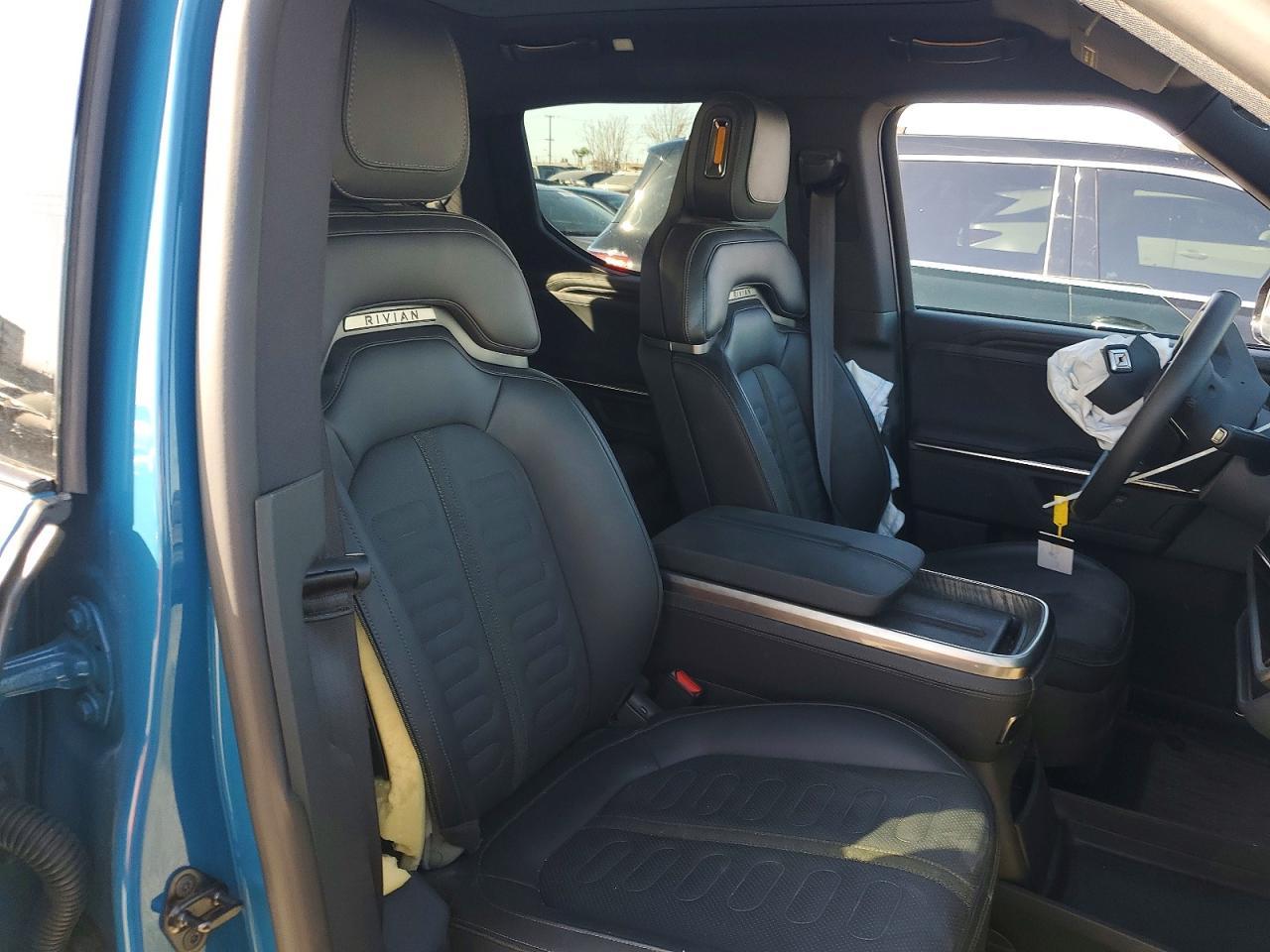 2025 Rivian R1T Adventure