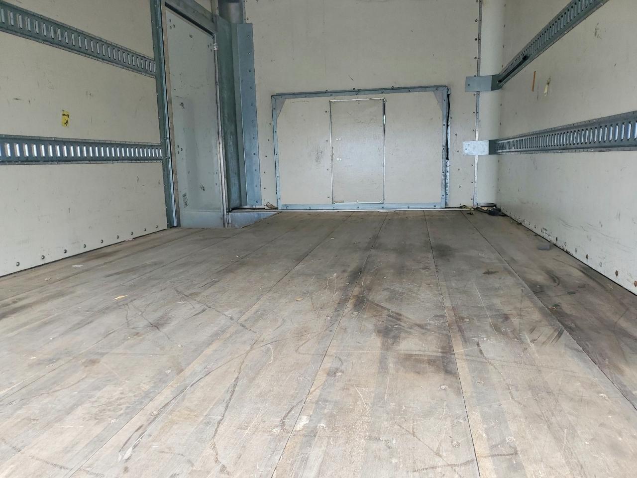 2021 Ford Econoline E350 Super Duty Cutaway Van