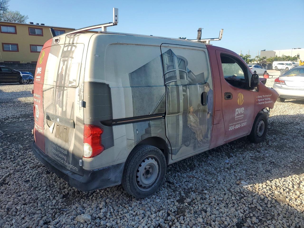 2015 Nissan NV200 S