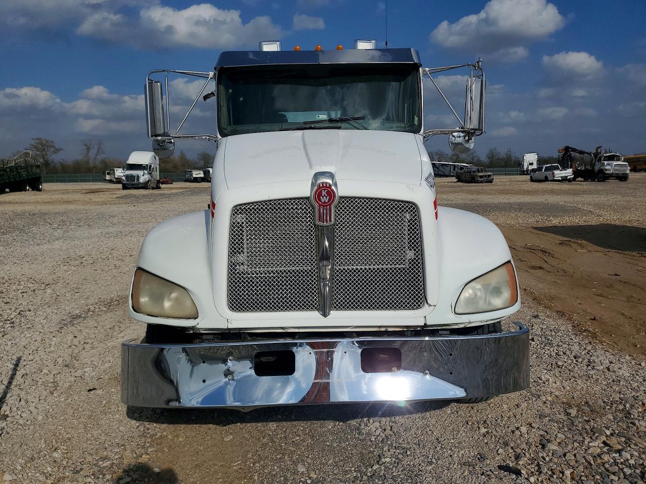 2009 Kenworth T330 Rollback Truck