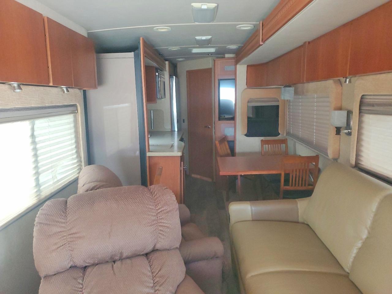 2008 Winnebago Journey RV