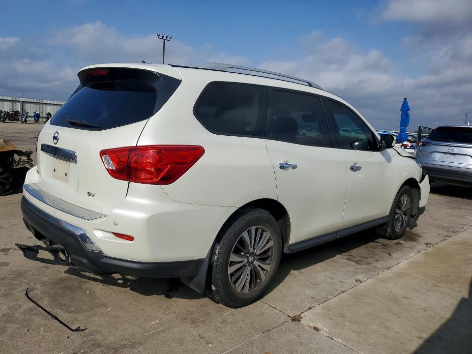 2017 Nissan Pathfinder sv