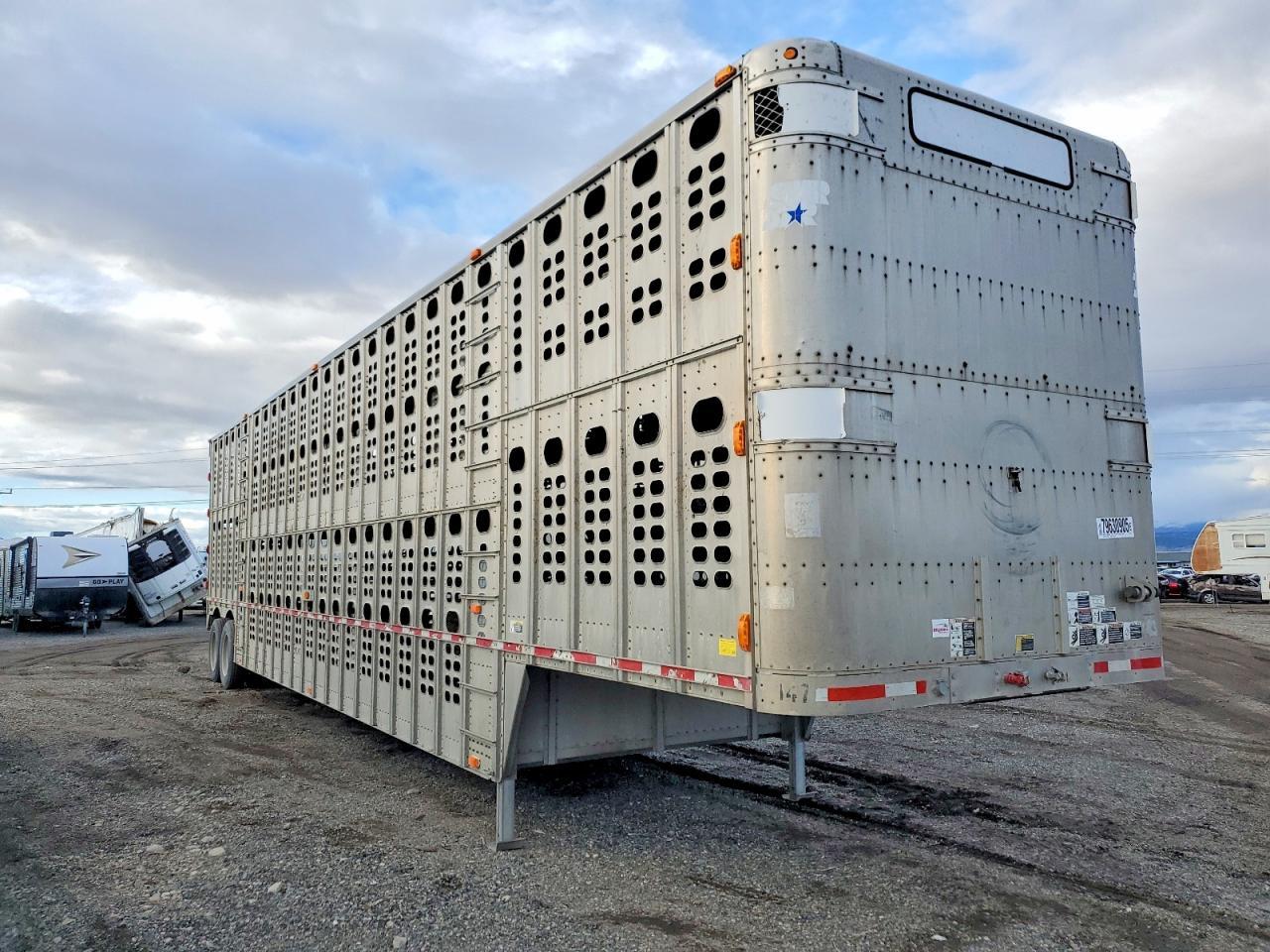 2000 Wilson PSD CL302 Livestock Trailer