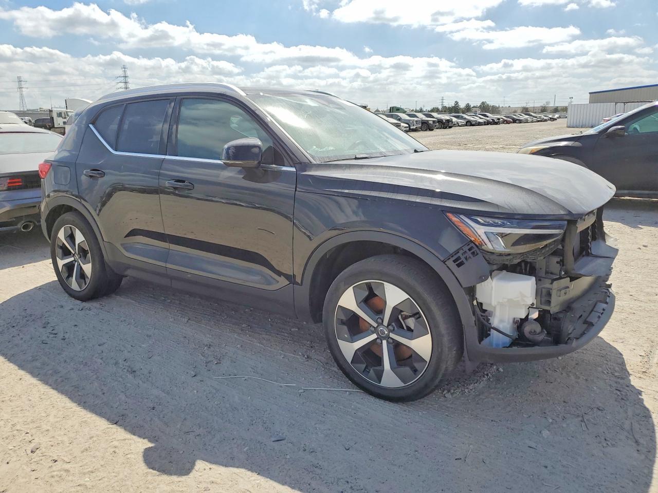 2025 Volvo Xc40 Core