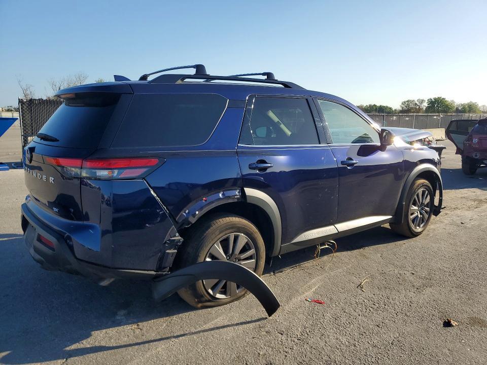 2024 Nissan Pathfinder sv