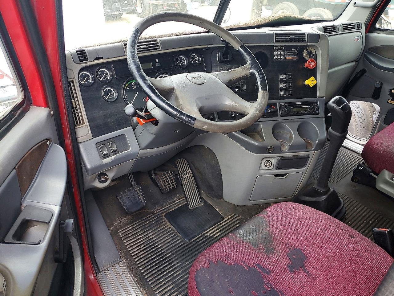 2005 Freightliner Conventional Columbia