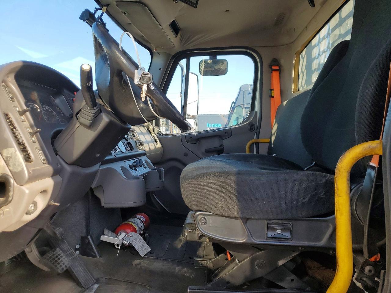 2019 Freightliner Business Class M2 Flatbed Truck