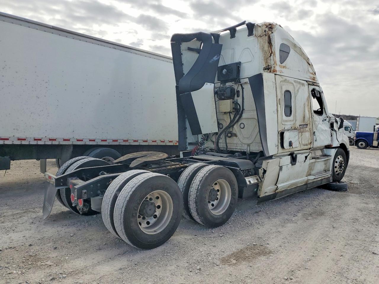 2022 Freigliner 2022 Freightliner Cascadia 126 Semi Truck
