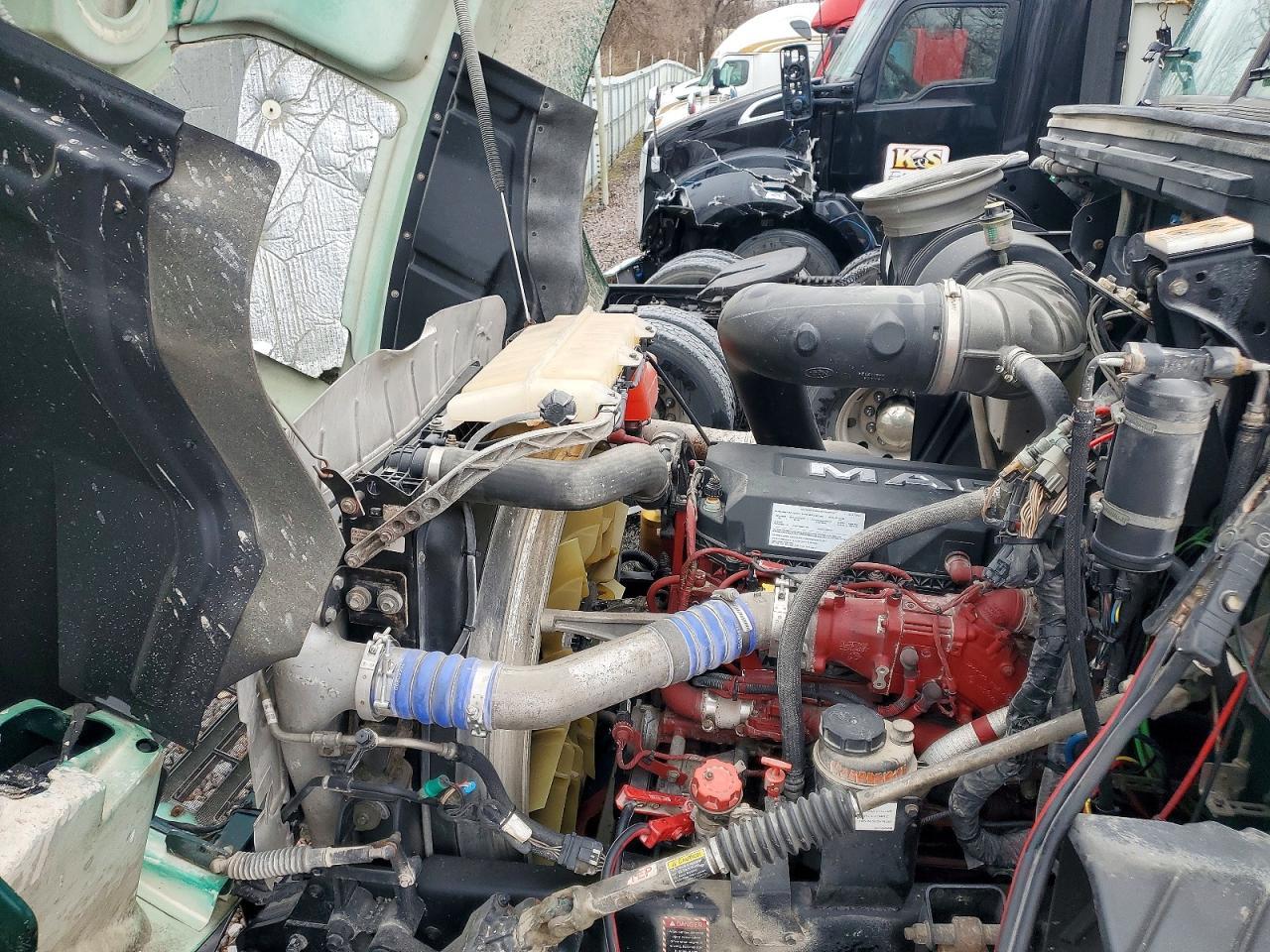 2018 Mack CXU613 Semi Truck
