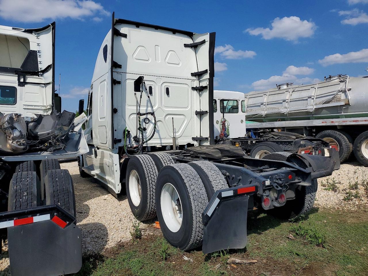 2022 Freigliner 2022 Freightliner Cascadia 126 Semi Truck