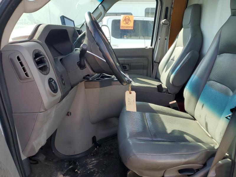 2014 Ford Econoline E450 Super Duty Cutaway Van