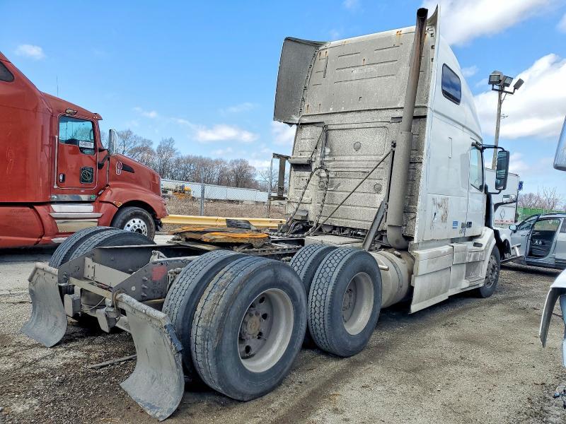 2011 Volv O VNL Semi Truck