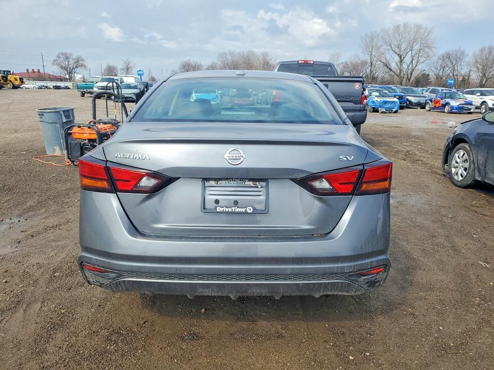 2021 Niss Altima sv