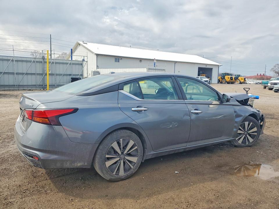 2021 Niss Altima sv