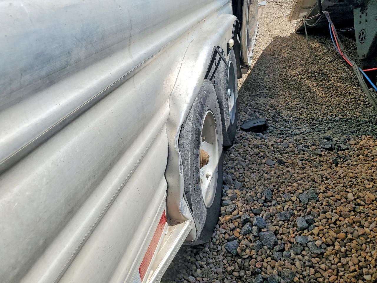 2015 Platiuring 2015 Platinum Manufacturing Livestock Trailer