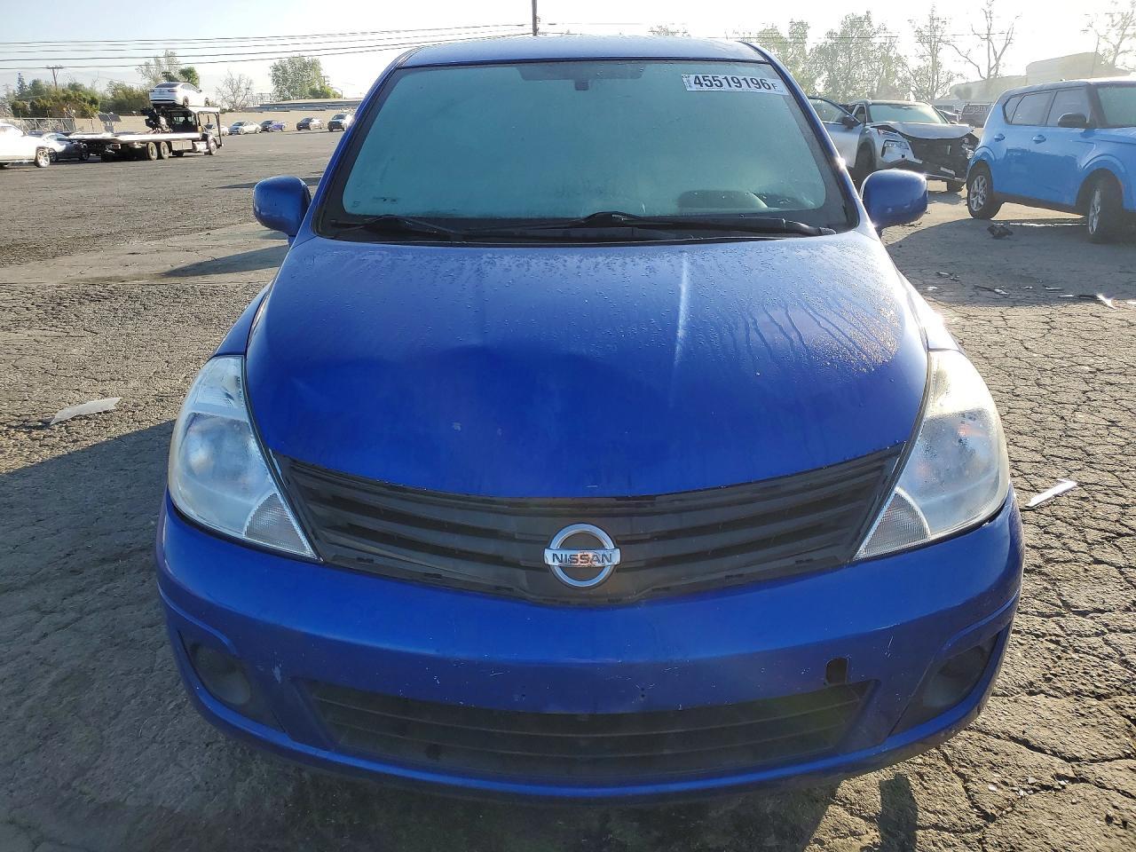 2011 Nissan Versa 1.8 s