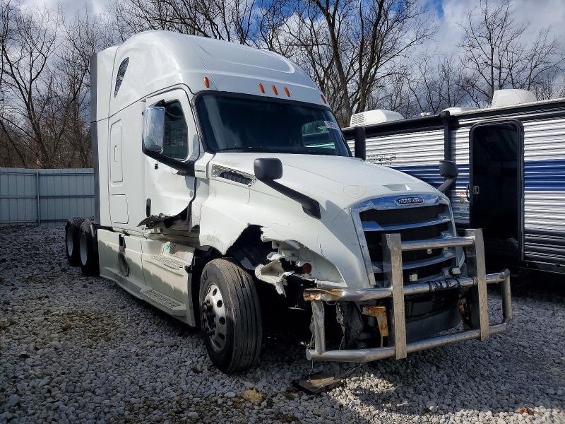2018 Freigliner 2018 Freightliner Cascadia 126 Semi Truck