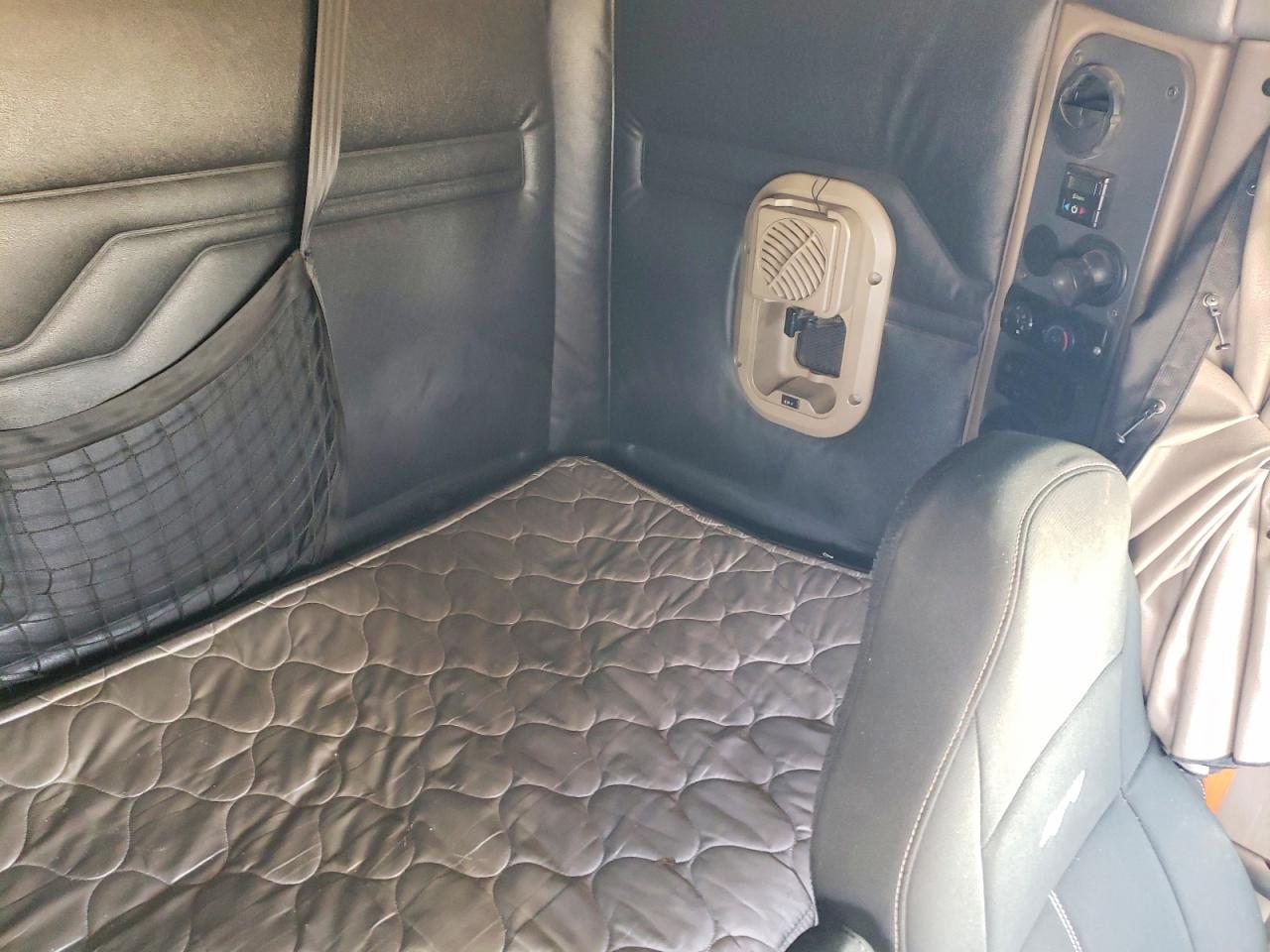 2016 Freigliner 2016 Freightliner Cascadia 125 Semi Truck