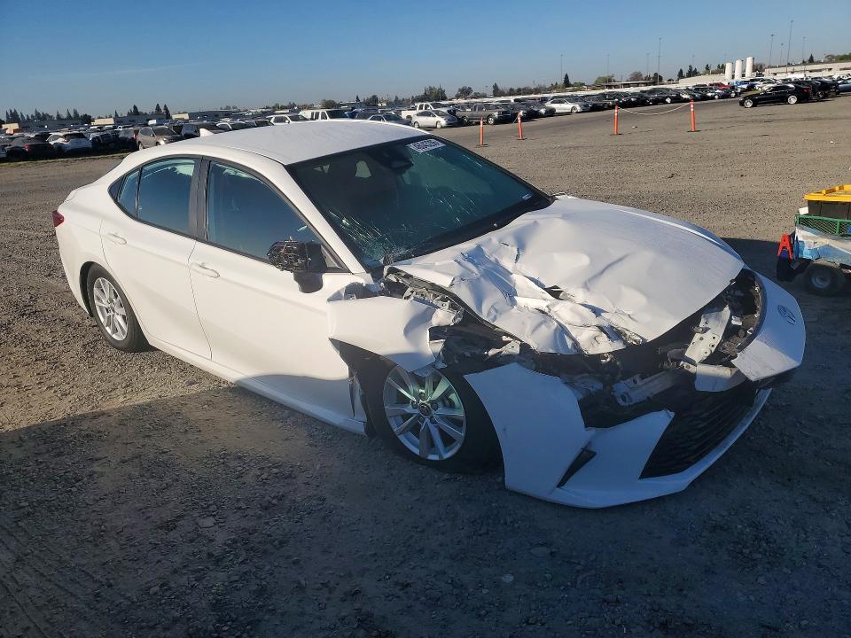 2025 Toyota Camry le