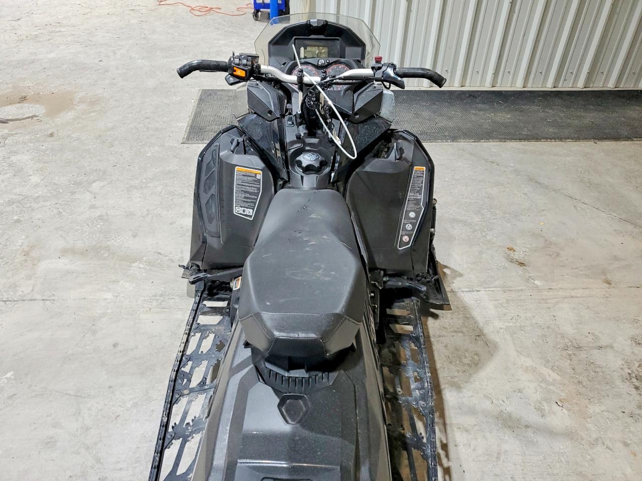 2019 Skidoo Snowmobile