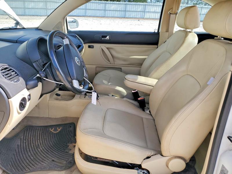 2010 Volkswagen New Beetle