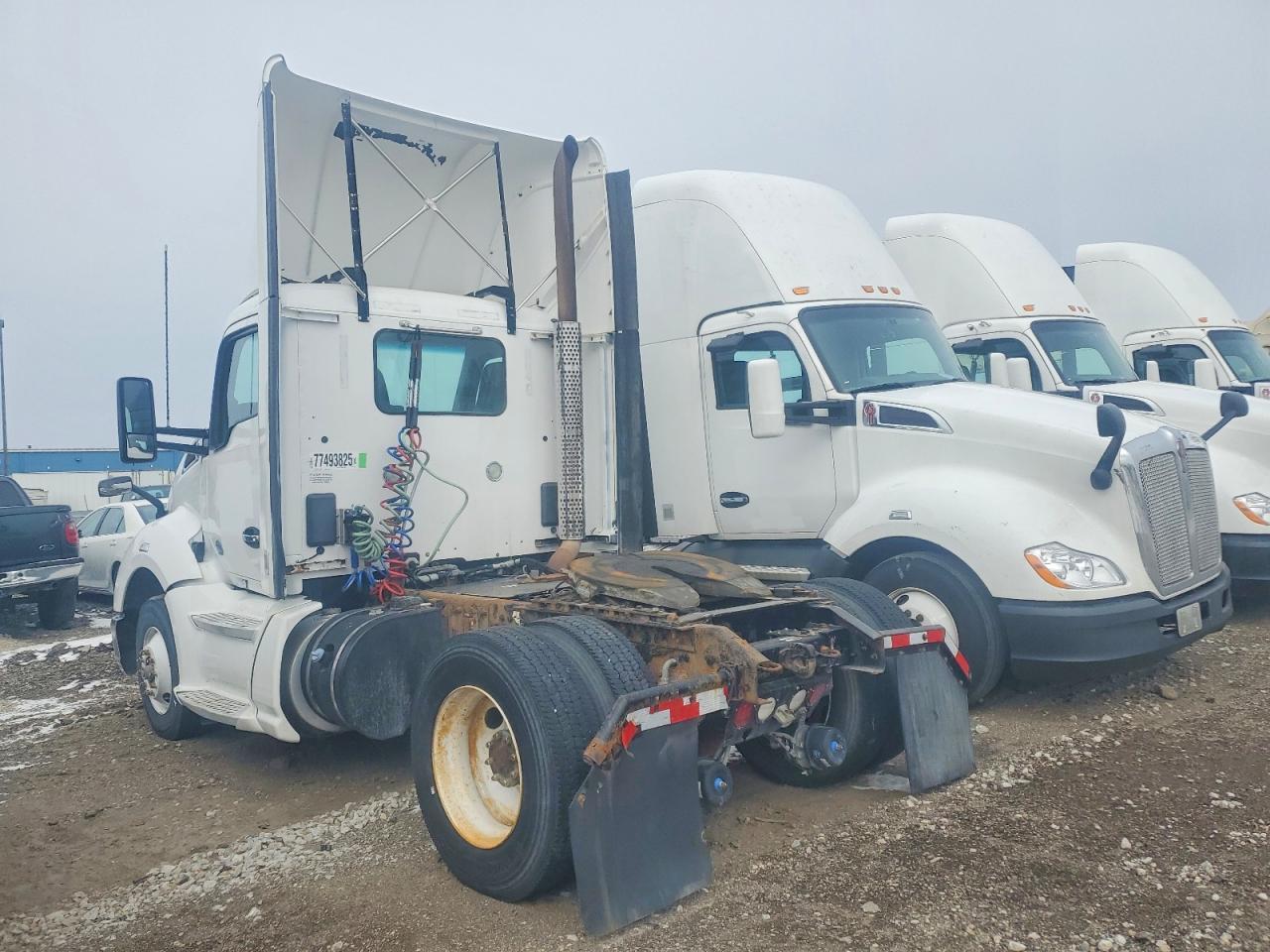 2015 Kenworth T680 Semi Truck