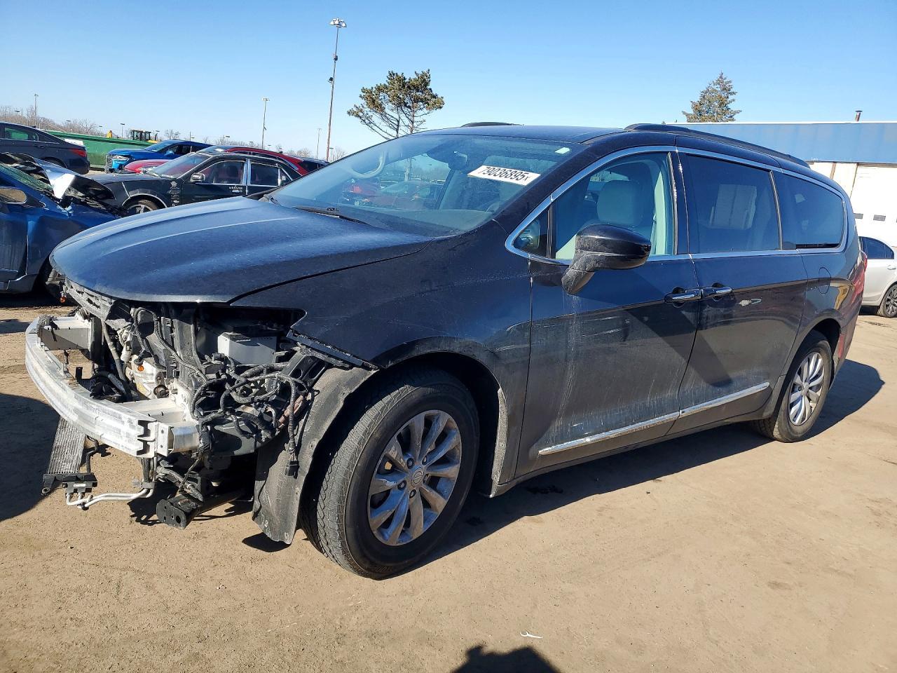 2017 Chrysler Pacifica Touring l