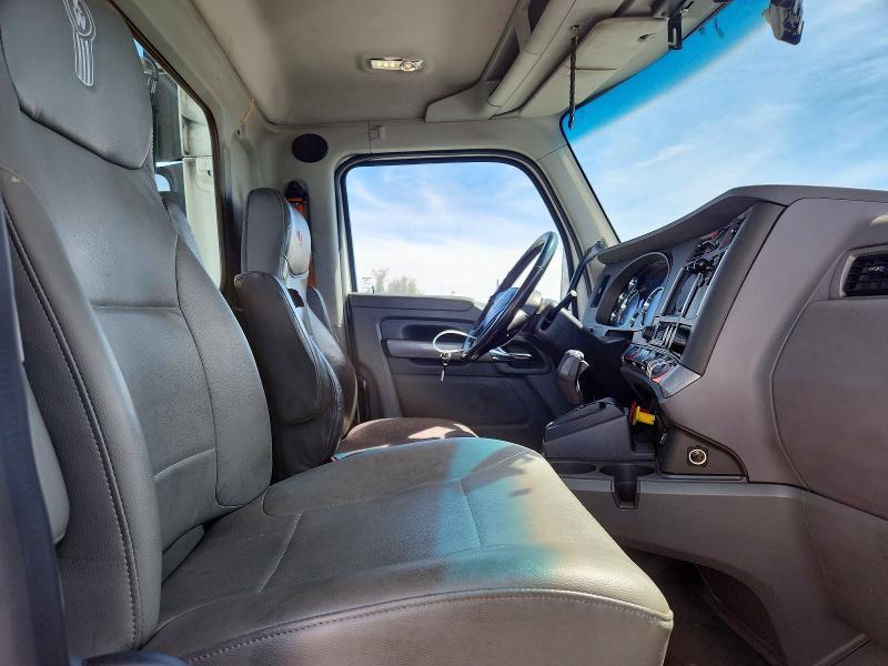 2017 Kenworth T680 Semi Truck