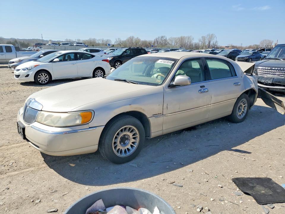 2000 Lincoln Town car Cartier