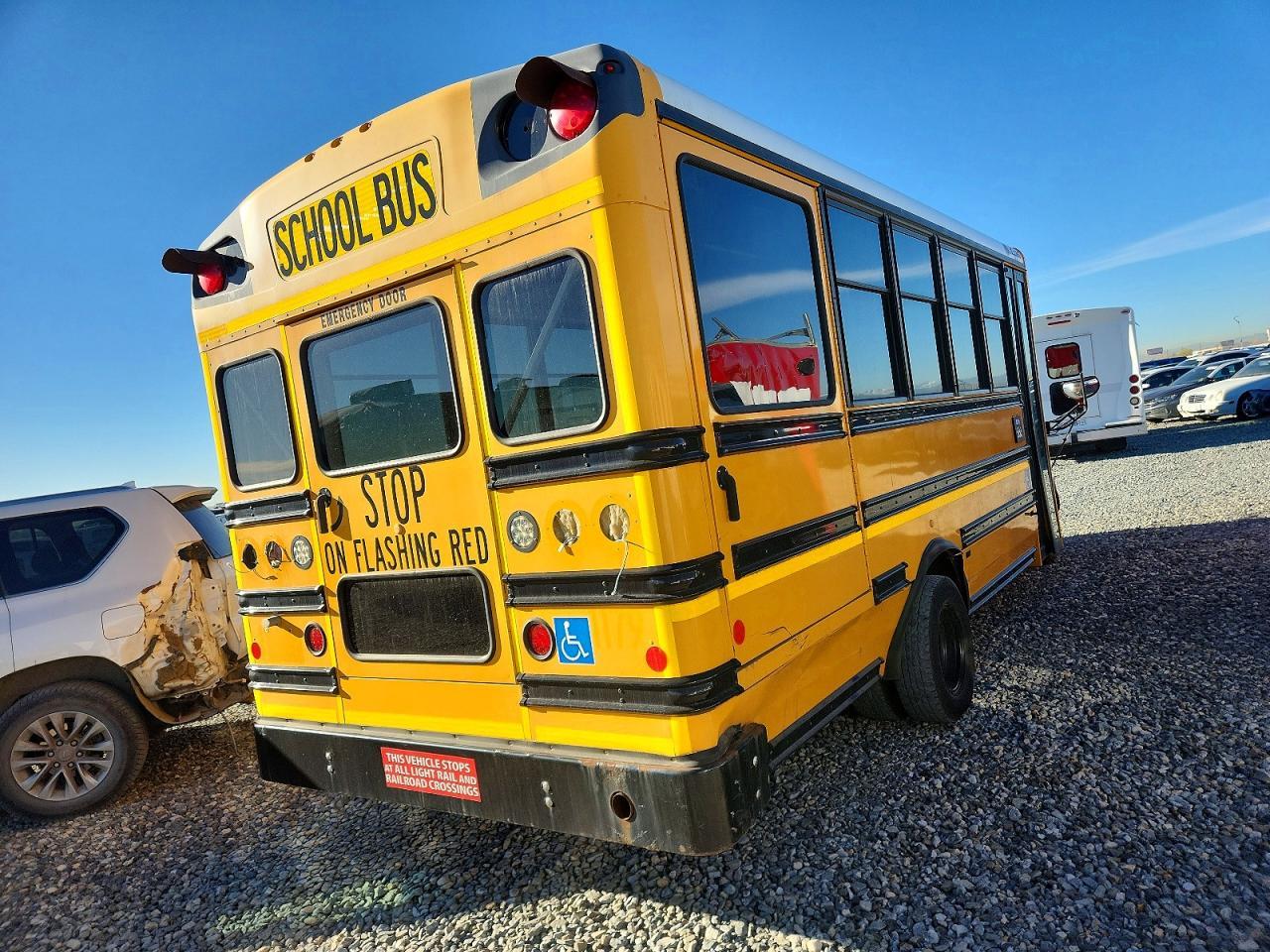 2015 Ford Econoline E450 Super Duty Cutaway Van