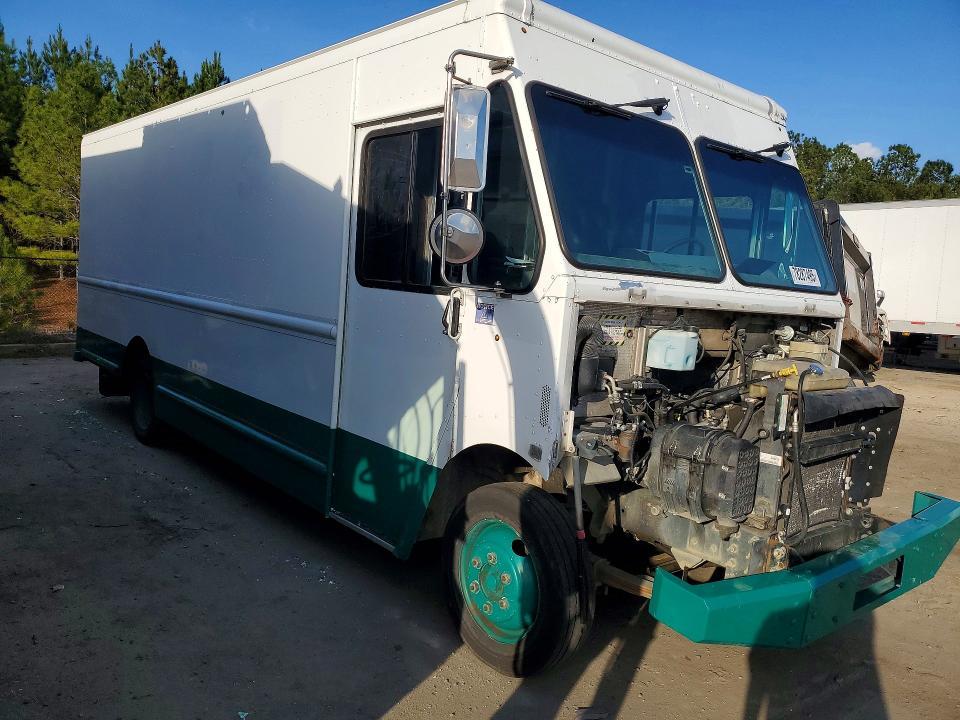 2017 Freigliner 2017 Freightliner MT45G Chassis Delivery Truck