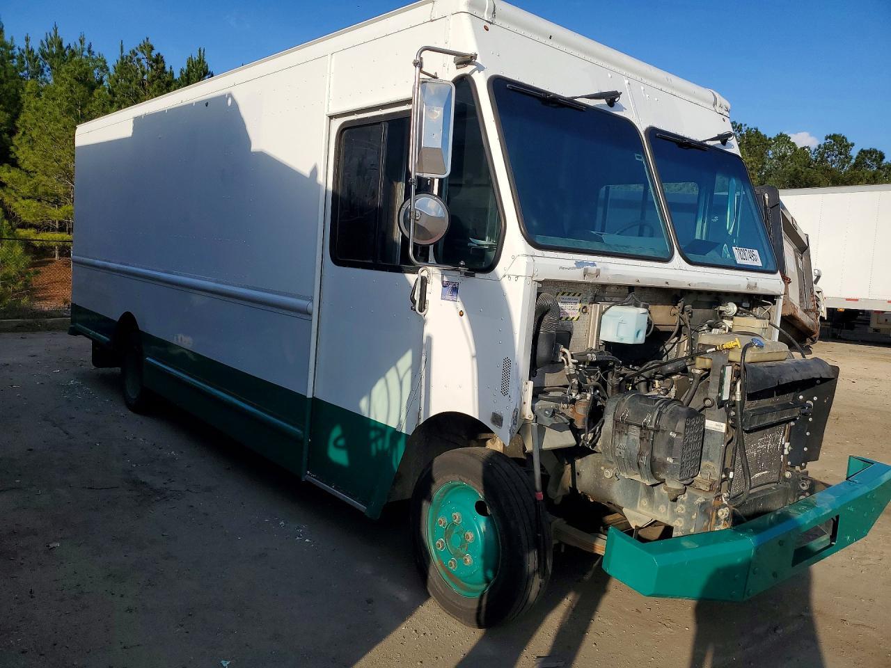 2017 Freigliner 2017 Freightliner MT45G Chassis Delivery Truck