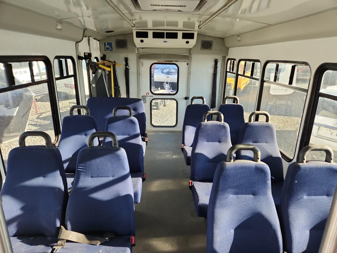 2016 Ford Econoline E350 Super Duty Cutaway Van