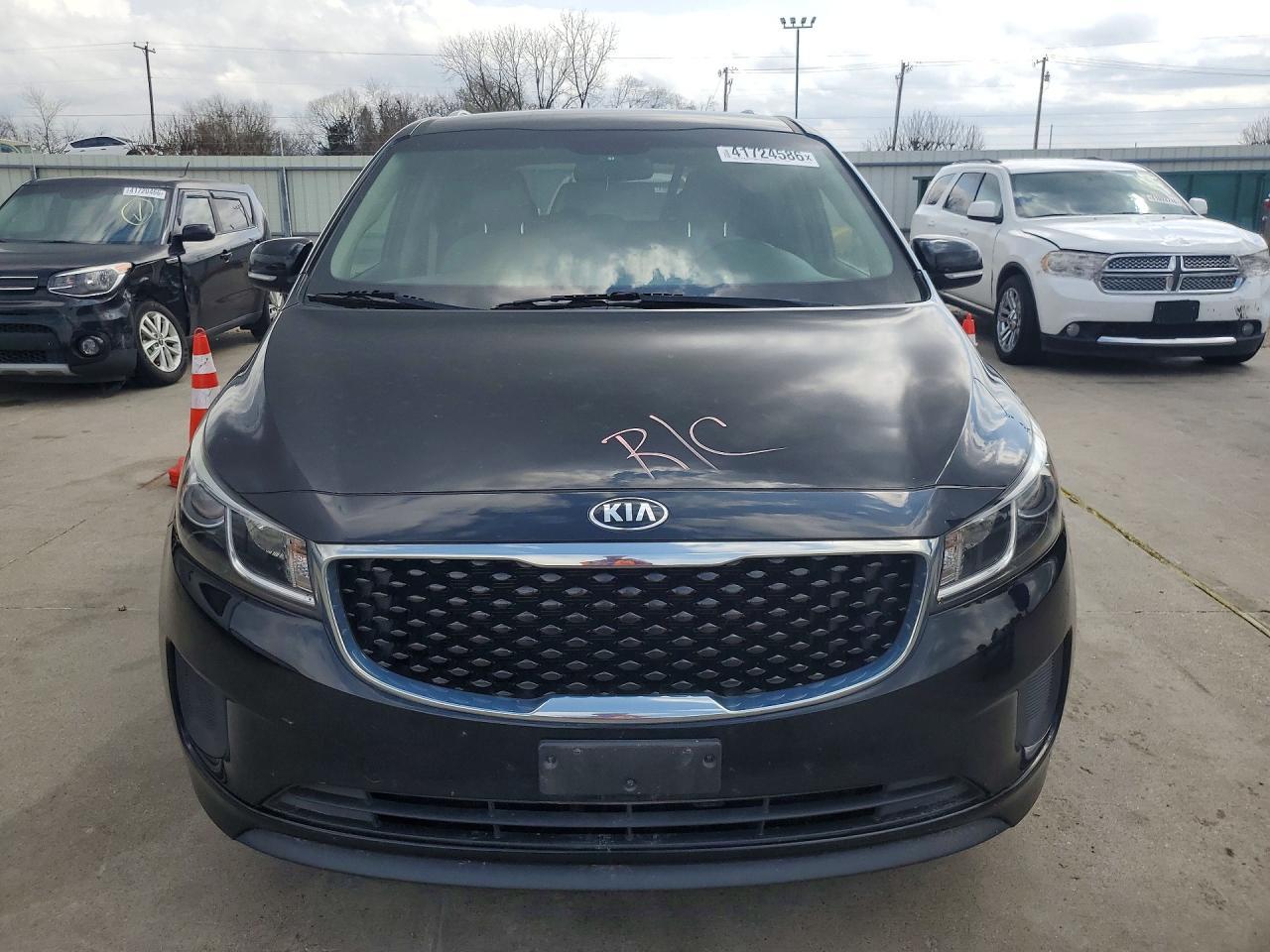 2016 KIA Sedona lx