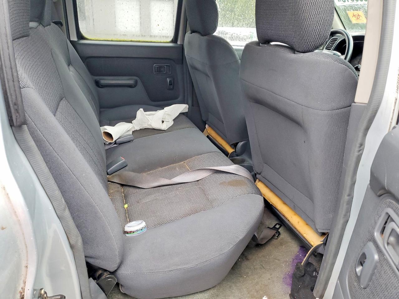 2001 Nissan Frontier XE