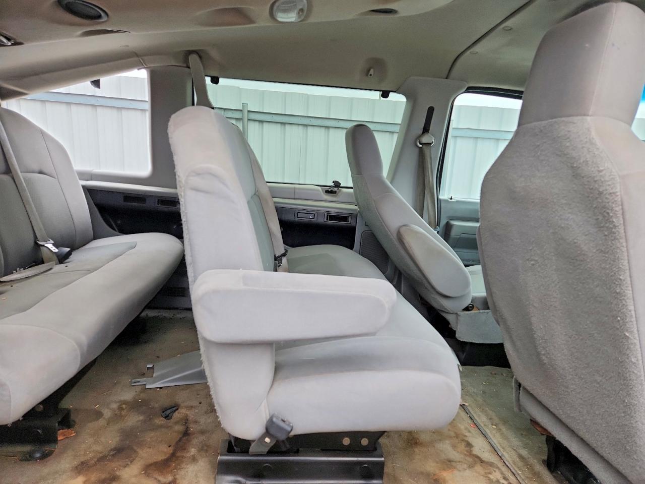 2012 Ford Econoline E350 Super Duty Wagon