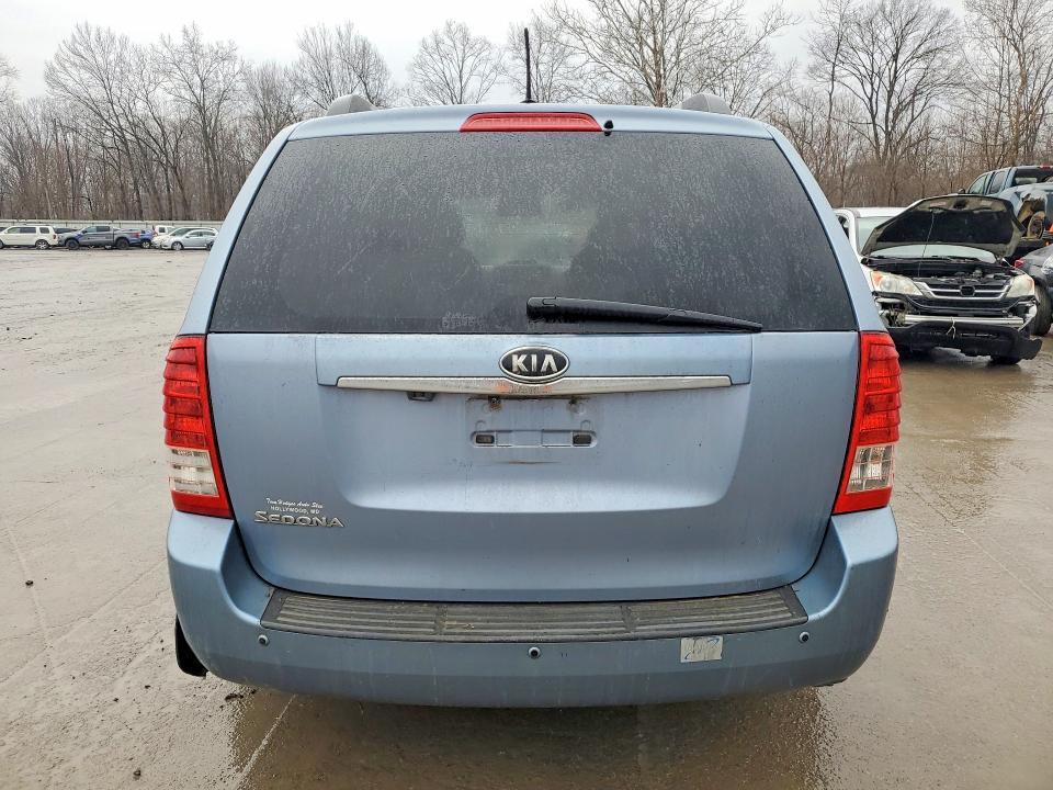 2011 KIA Sedona lx