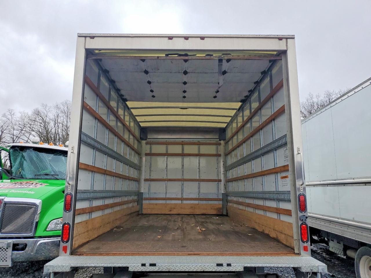 2020 Isuzu NPR HD BOX Truck