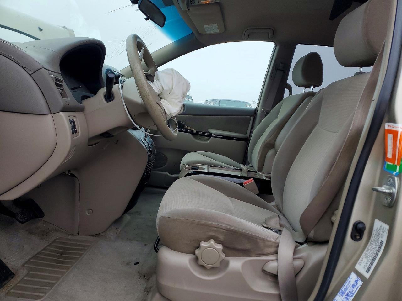 2004 Toyota Sienna le 7 Passenger